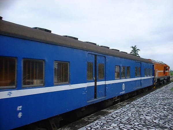 007三民站 另一輛普通車.jpg 007三民站 另一輛普通車.jpg