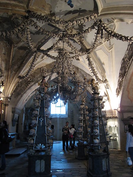 加利利旅遊 捷克蜜月 Day3-1 骷髏的誘惑 Kutna hora - 第9張圖 加利利旅遊 捷克蜜月 Day3-1 骷髏的誘惑 Kutna hora
