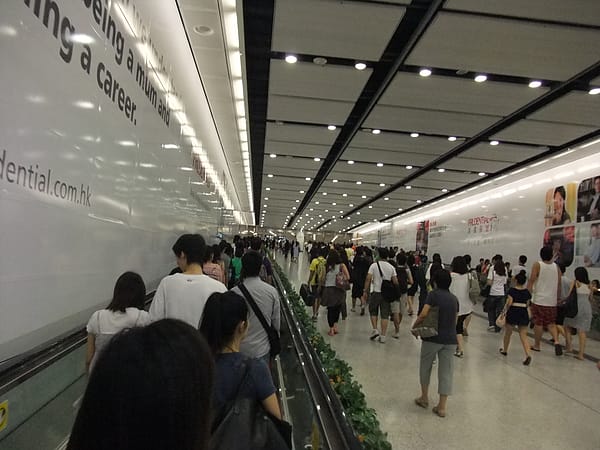 中環轉乘東涌線電動步道