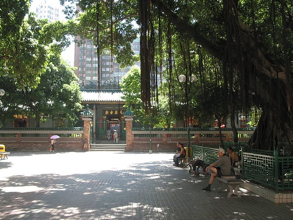 05油麻地廟街白天.JPG