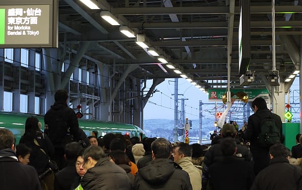 【JR東日本】東北新幹線はやぶさ 人來瘋湊熱鬧首航旅