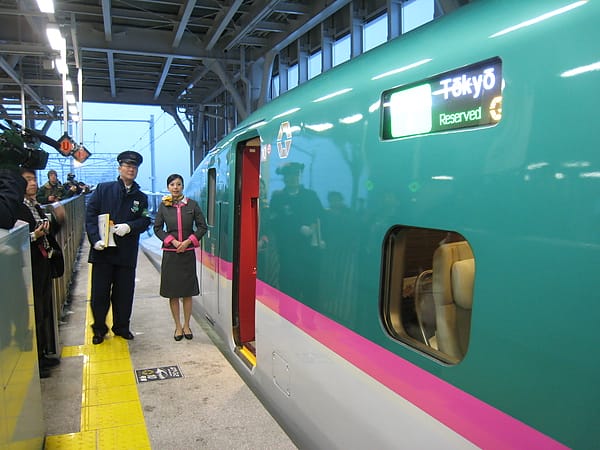 【JR東日本】東北新幹線はやぶさ 人來瘋湊熱鬧首航旅