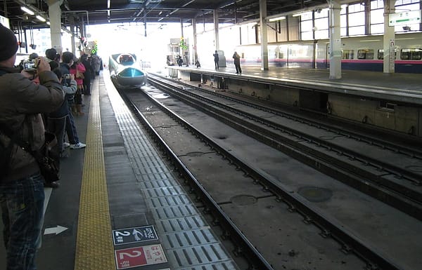 【JR東日本】東北新幹線はやぶさ 人來瘋湊熱鬧首航旅