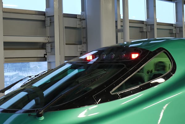 【JR東日本】東北新幹線はやぶさ 人來瘋湊熱鬧首航旅