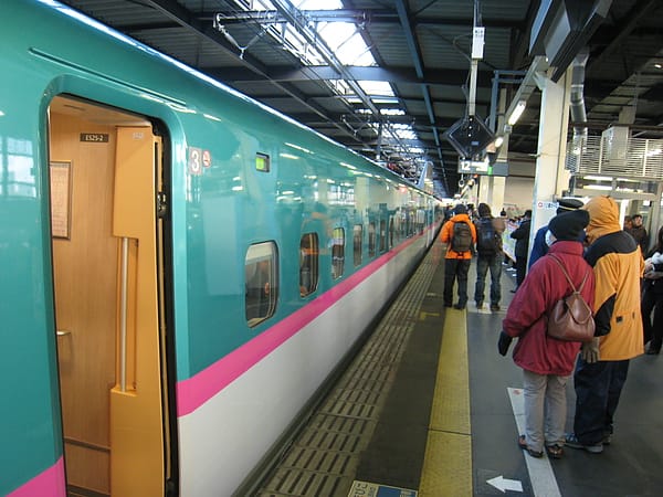 【JR東日本】東北新幹線はやぶさ 人來瘋湊熱鬧首航旅