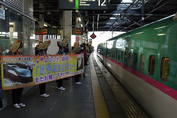 【JR東日本】東北新幹線はやぶさ 人來瘋湊熱鬧首航旅
