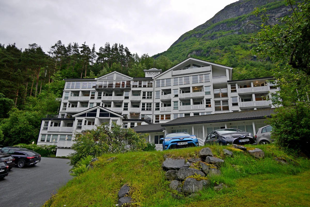 挪威No.1蓋倫格(Geiranger)峽灣邊露營-小木屋篇