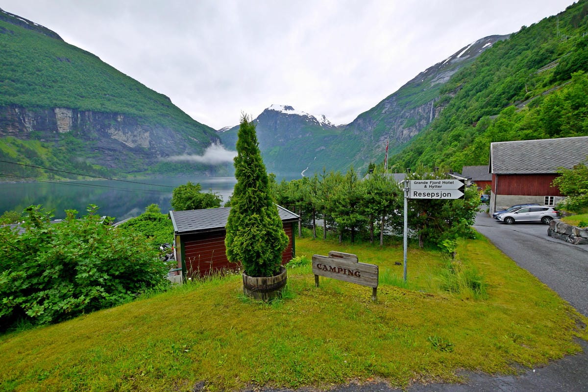 挪威No.1蓋倫格(Geiranger)峽灣邊露營-小木屋篇