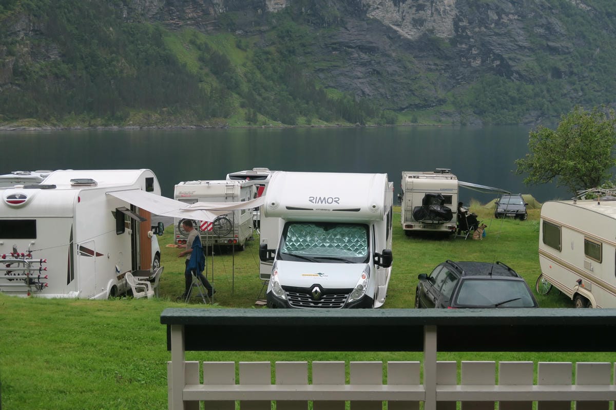 挪威No.1蓋倫格(Geiranger)峽灣邊露營-小木屋篇