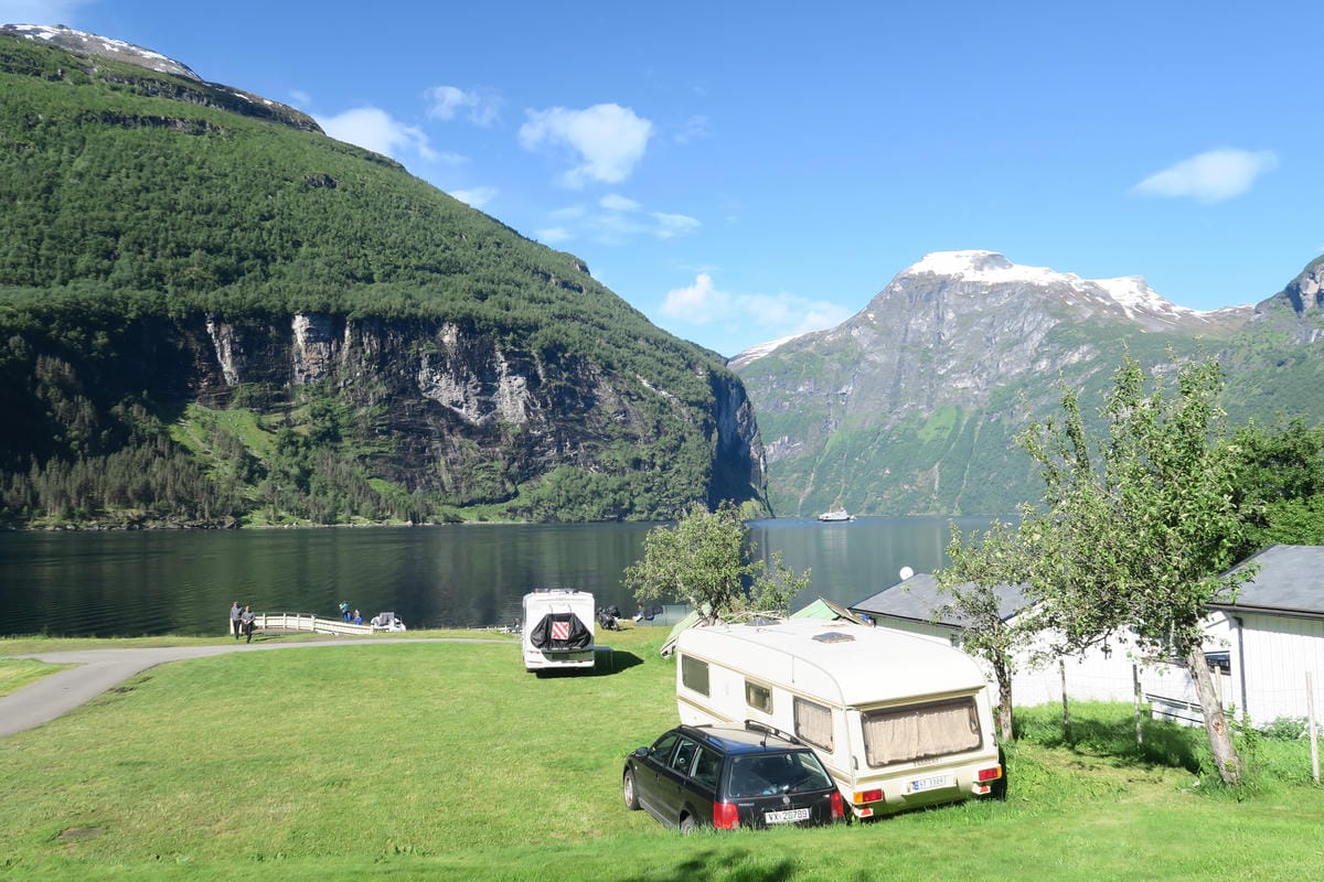 挪威No.1蓋倫格(Geiranger)峽灣邊露營-小木屋篇