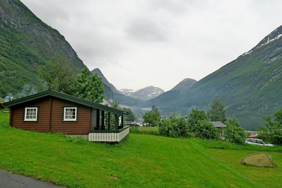 挪威No.1蓋倫格(Geiranger)峽灣邊露營-小木屋篇