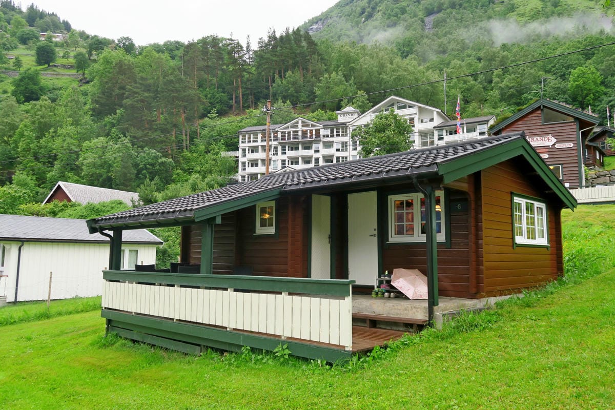 挪威No.1蓋倫格(Geiranger)峽灣邊露營-小木屋篇