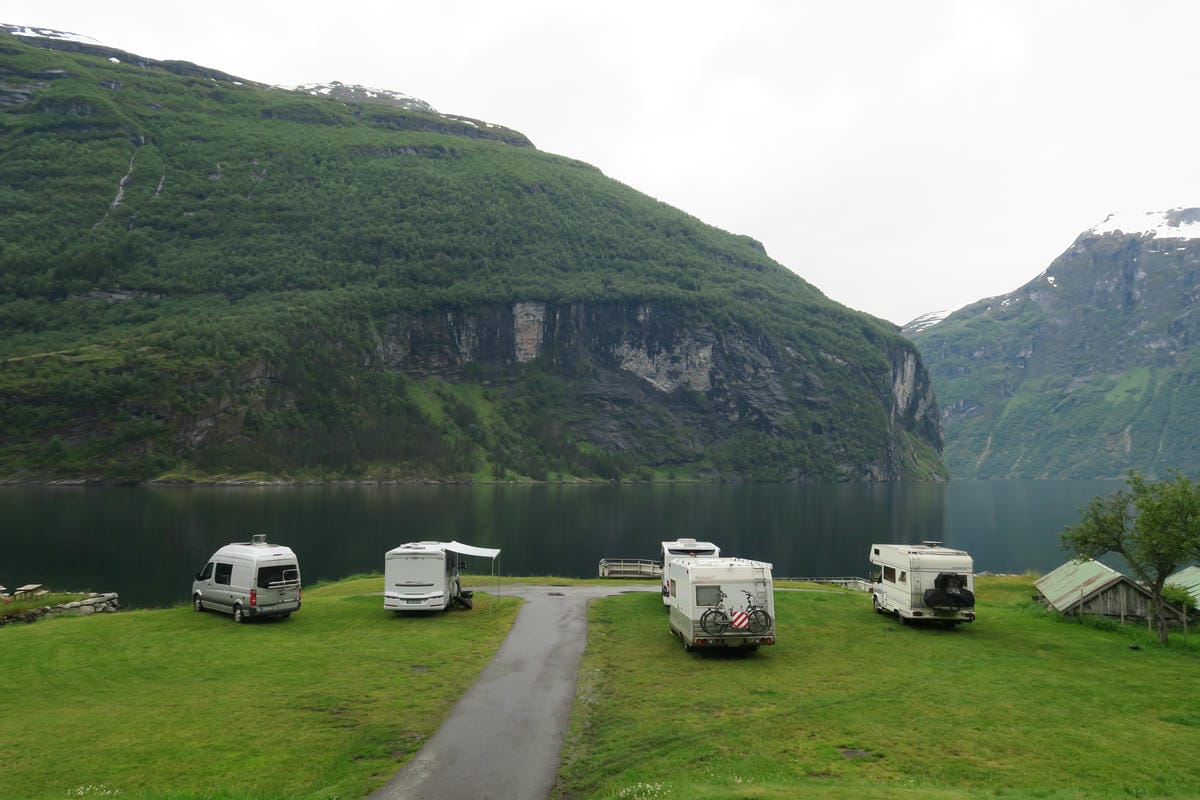 挪威No.1蓋倫格(Geiranger)峽灣邊露營-小木屋篇