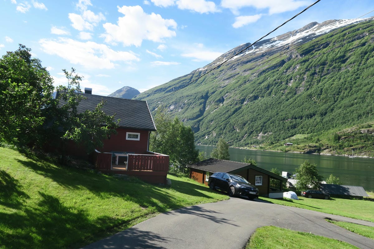 挪威No.1蓋倫格(Geiranger)峽灣邊露營-小木屋篇