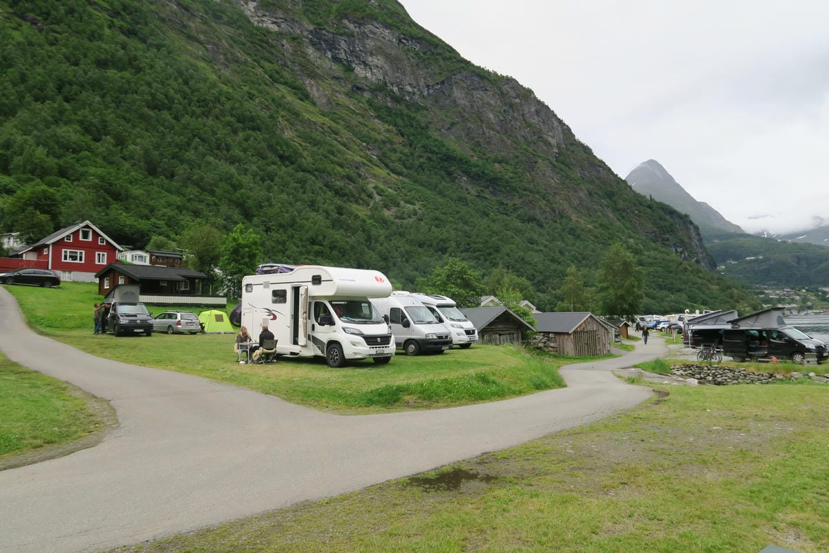 挪威No.1蓋倫格(Geiranger)峽灣邊露營-仙境賞景