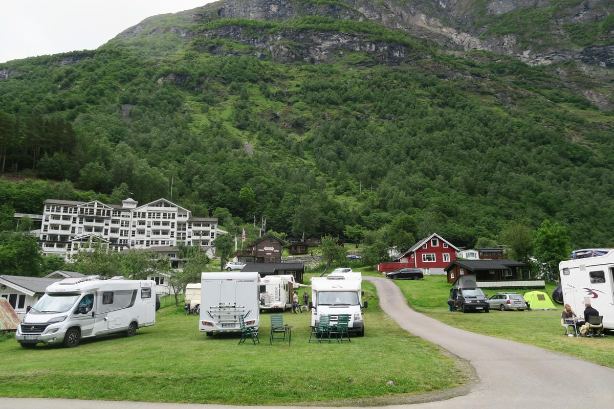 挪威No.1蓋倫格(Geiranger)峽灣邊露營-仙境賞景