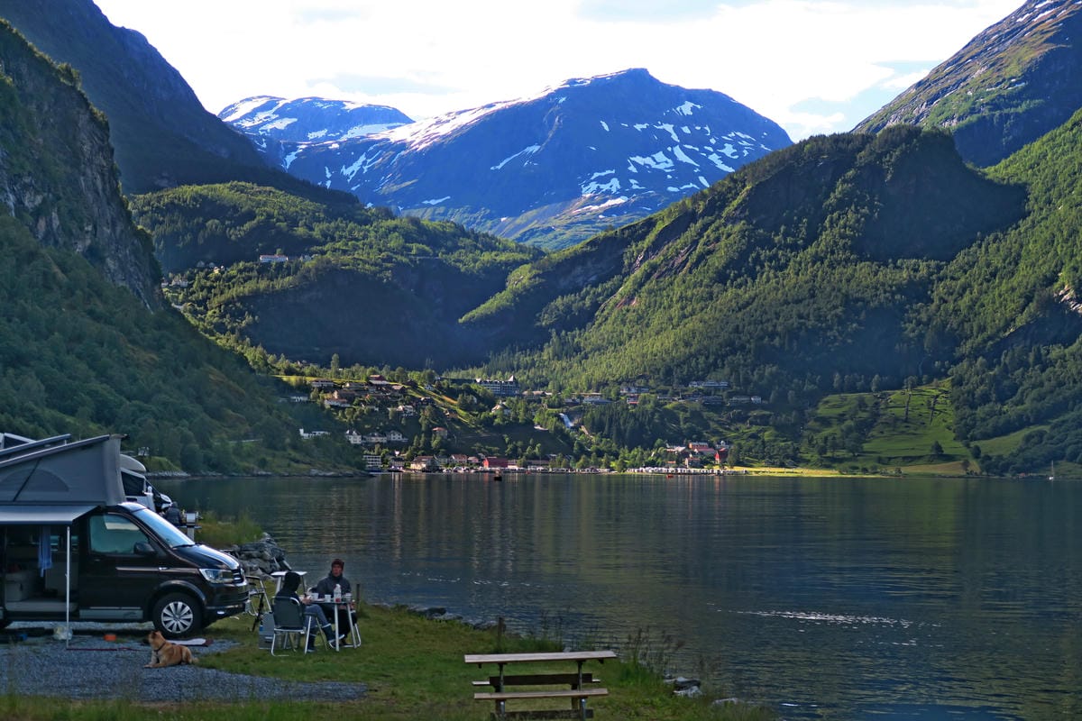 挪威No.1蓋倫格(Geiranger)峽灣邊露營-仙境賞景