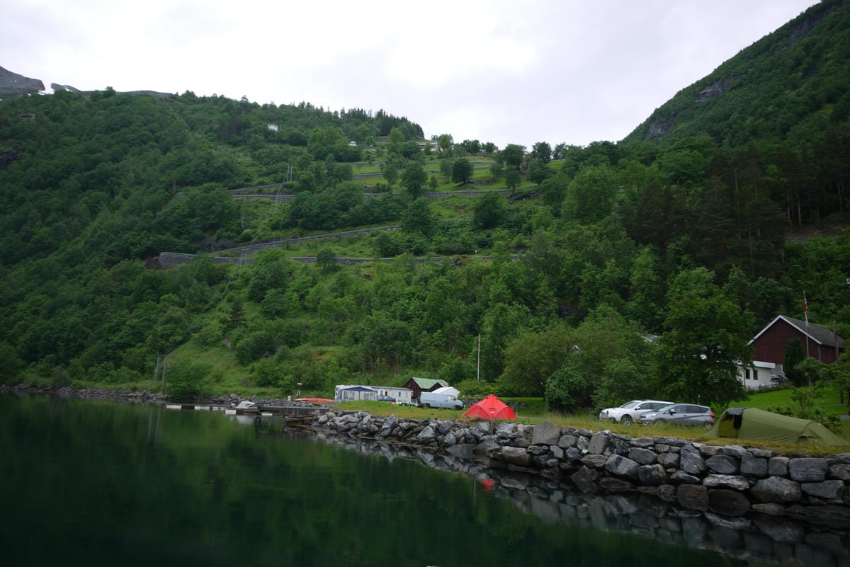 挪威No.1蓋倫格(Geiranger)峽灣邊露營-仙境賞景