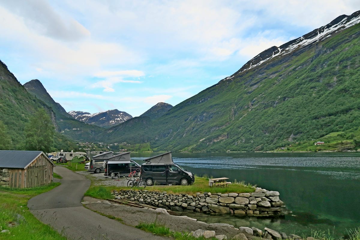 挪威No.1蓋倫格(Geiranger)峽灣邊露營-仙境賞景