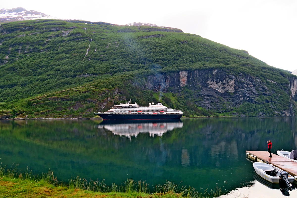 挪威No.1蓋倫格(Geiranger)峽灣邊露營-仙境賞景