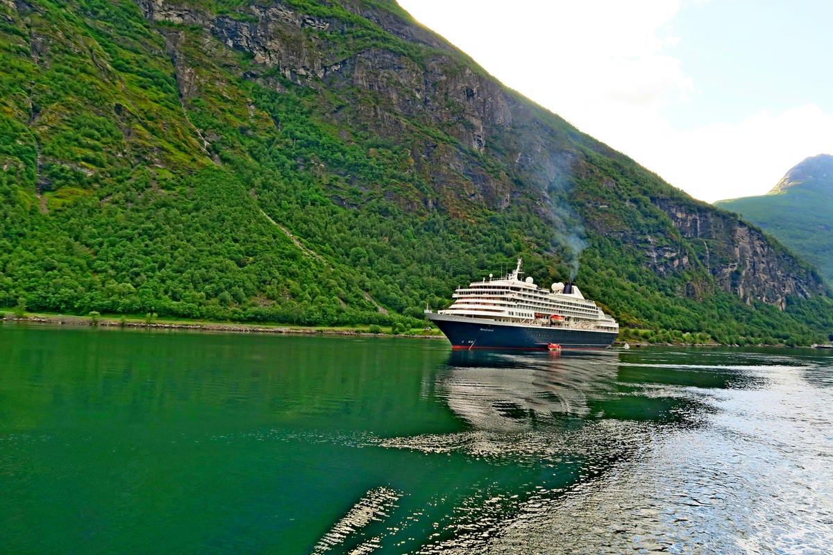 挪威No.1蓋倫格(Geiranger)峽灣邊露營-仙境賞景