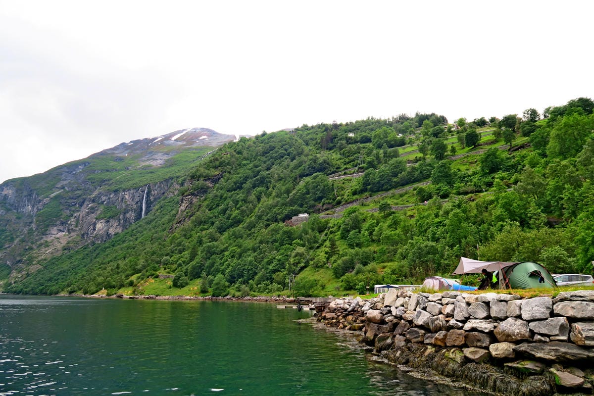 挪威No.1蓋倫格(Geiranger)峽灣邊露營-仙境賞景