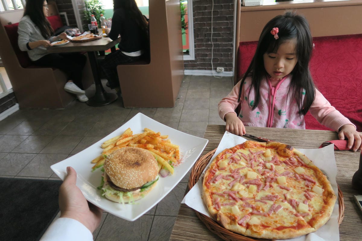 挪威奧勒松餐廳：土耳其Pizza店 Centrum Keba