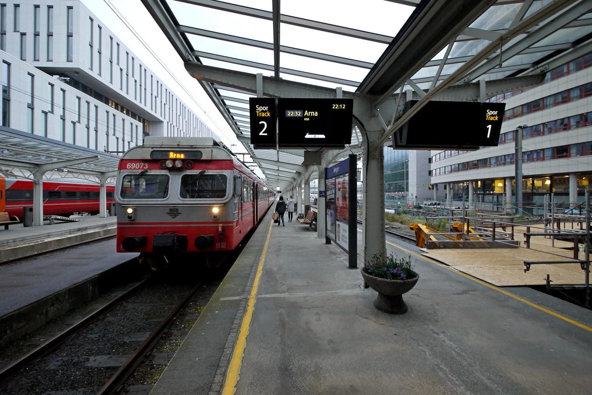 【挪威】深夜雨中的卑爾根車站 【挪威】深夜雨中的卑爾根車站