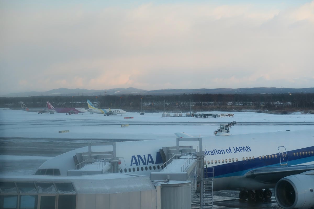 嚴冬雪見の日本東北&北海道 Day1 大風雪的札幌新千歲空港