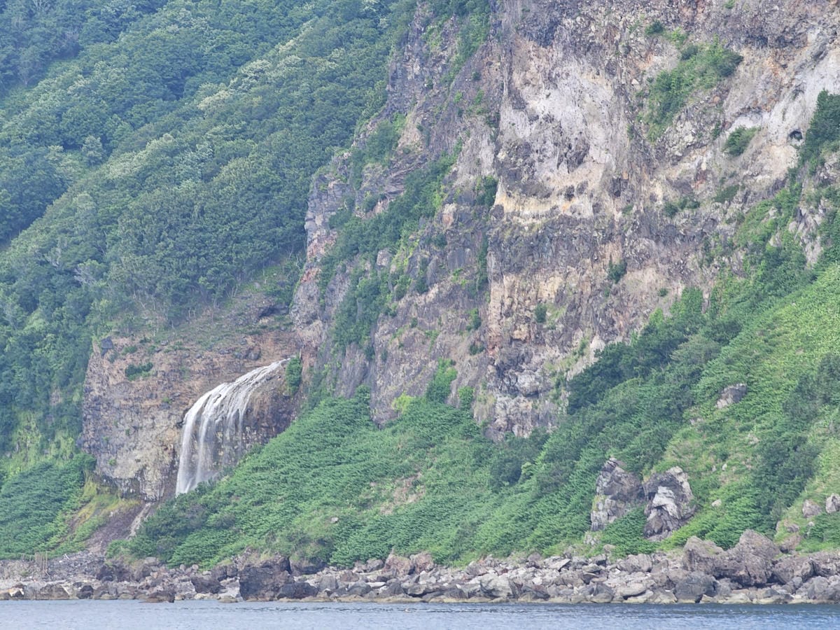 夏の北海道道東自駕遊 Day2-2 搭觀光船遊知床半島哥吉拉 夏の北海道道東自駕遊 Day2-2 搭觀光船遊知床半島哥吉拉