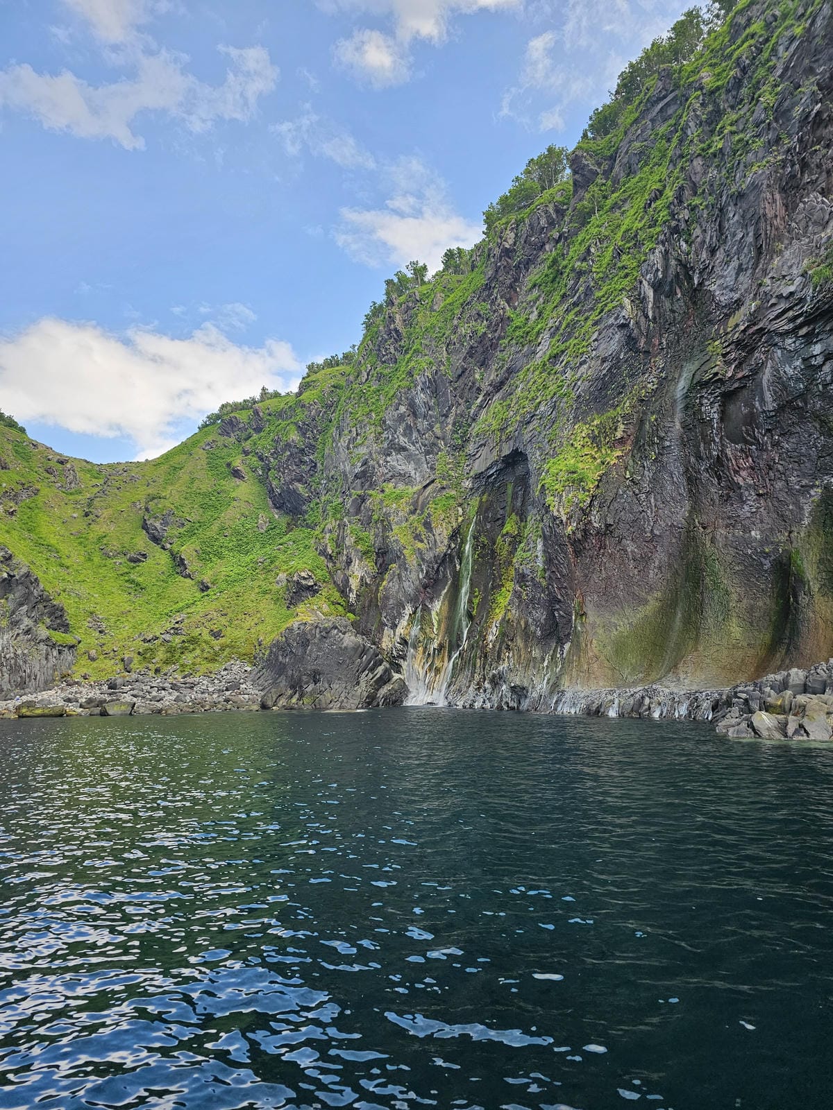 夏の北海道道東自駕遊 Day2-2 搭觀光船遊知床半島哥吉拉 夏の北海道道東自駕遊 Day2-2 搭觀光船遊知床半島哥吉拉