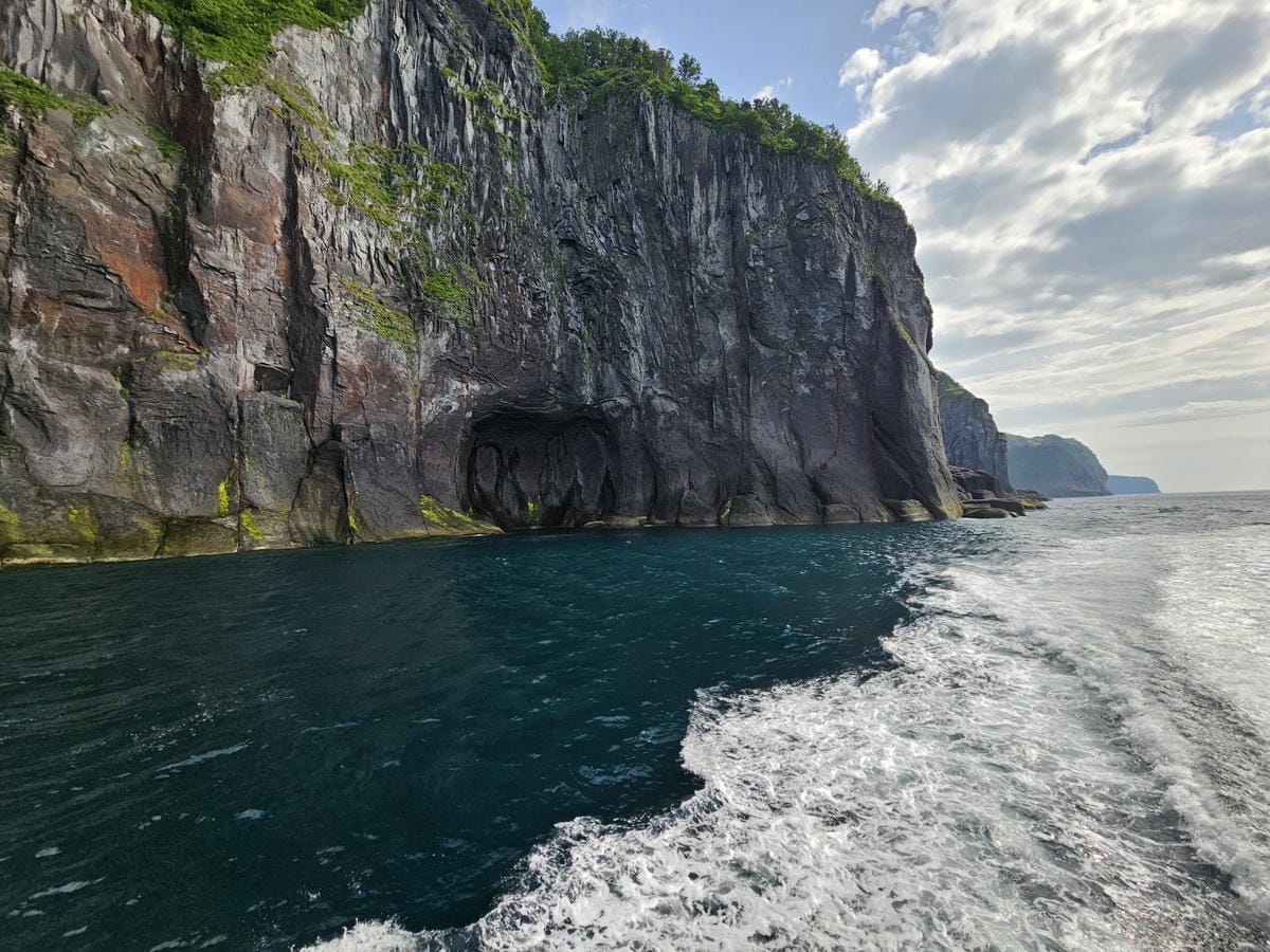 夏の北海道道東自駕遊 Day2-2 搭觀光船遊知床半島哥吉拉 夏の北海道道東自駕遊 Day2-2 搭觀光船遊知床半島哥吉拉
