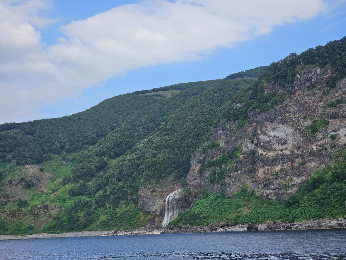 夏の北海道道東自駕遊 Day2-2 搭觀光船遊知床半島哥吉拉 夏の北海道道東自駕遊 Day2-2 搭觀光船遊知床半島哥吉拉