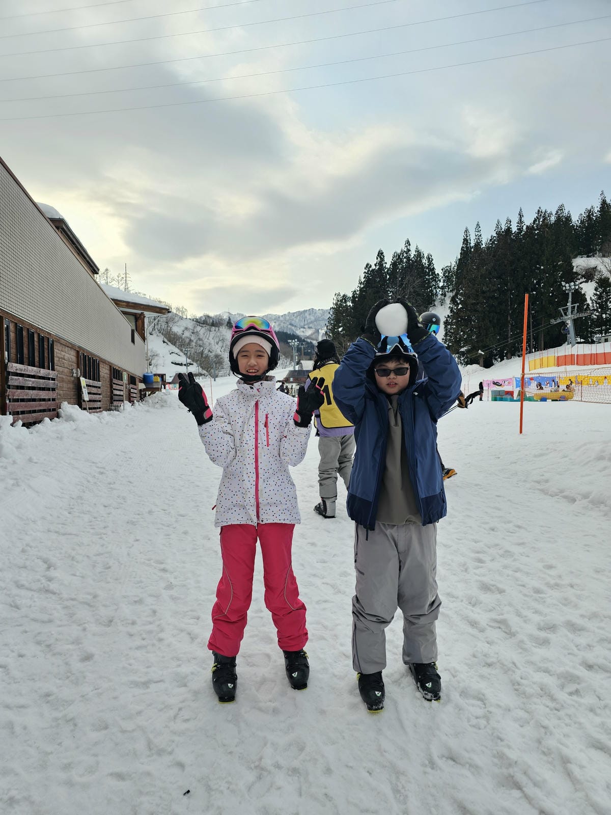 Day2-1 越後湯沢NASPA滑雪-小朋友大奔放