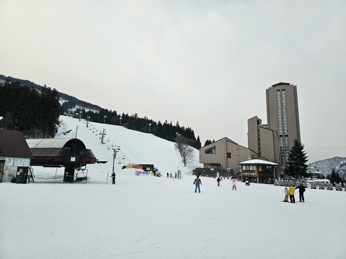 Day2-1 越後湯沢NASPA滑雪-小朋友大奔放