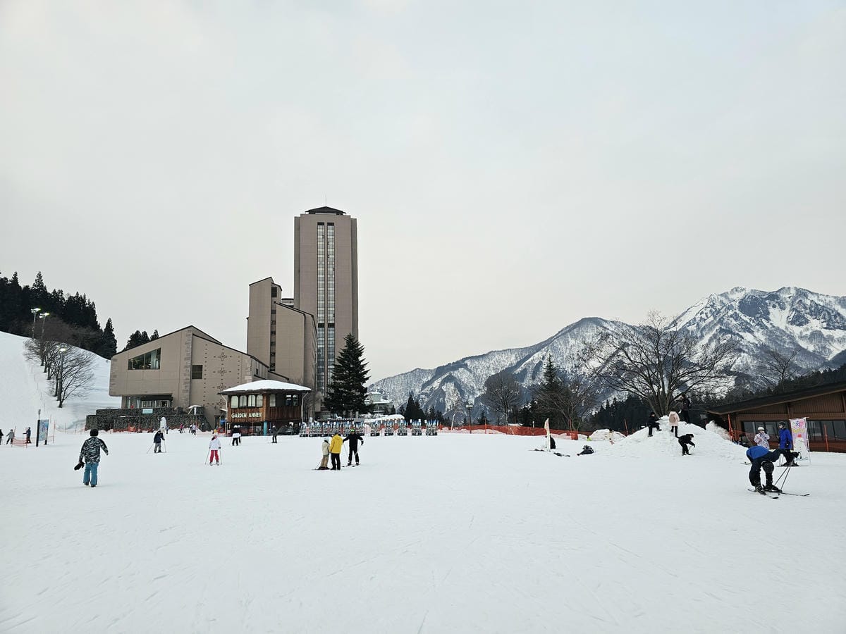 Day2-1 越後湯沢NASPA滑雪-小朋友大奔放