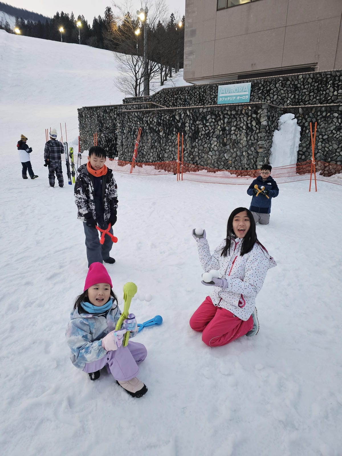 Day2-2 越後湯沢NASPA滑雪-小孩滑雪爸媽輕井沢血拚 Day2-2 越後湯沢NASPA滑雪-小孩滑雪爸媽輕井沢血拚