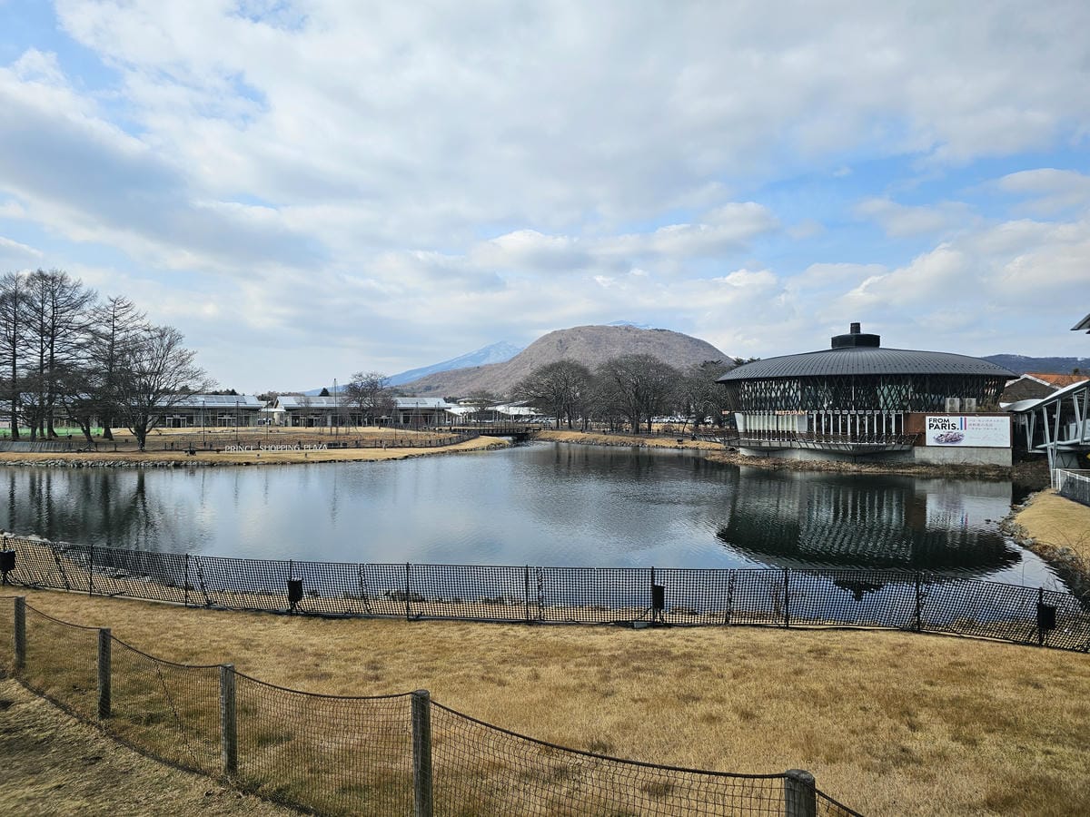 Day2-2 越後湯沢NASPA滑雪-小孩滑雪爸媽輕井沢血拚 Day2-2 越後湯沢NASPA滑雪-小孩滑雪爸媽輕井沢血拚