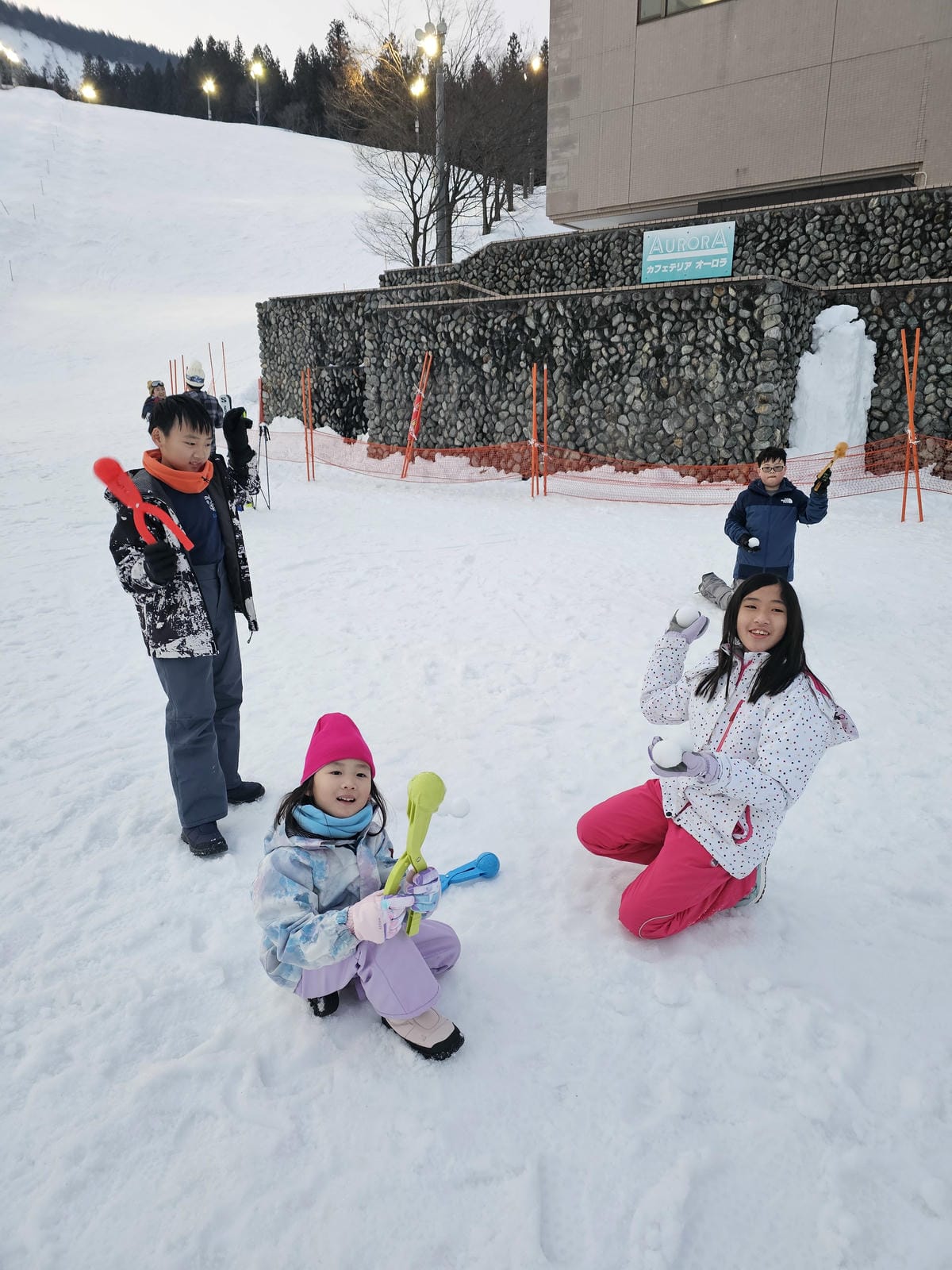 Day2-2 越後湯沢NASPA滑雪-小孩滑雪爸媽輕井沢血拚 Day2-2 越後湯沢NASPA滑雪-小孩滑雪爸媽輕井沢血拚