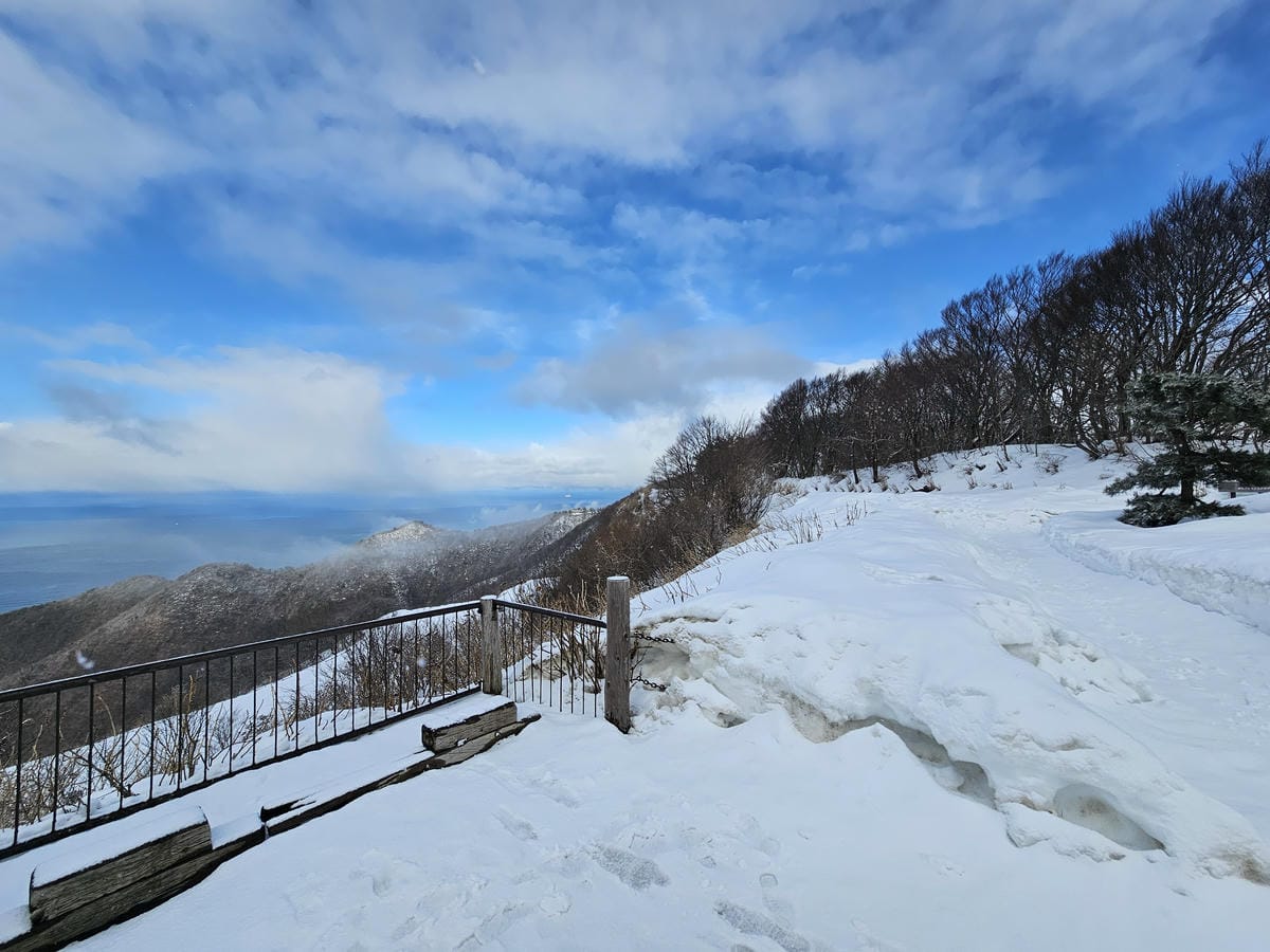Day5-2 彌彥山頂遠眺日本海,風雨大雪&晴空萬里搭纜車一 Day5-2 彌彥山頂遠眺日本海,風雨大雪&晴空萬里搭纜車一