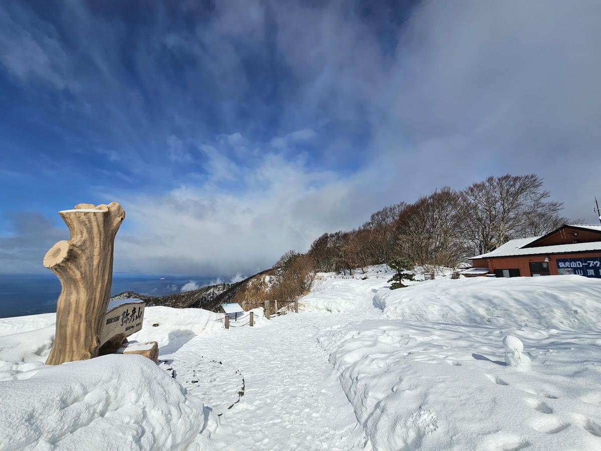 Day5-2 彌彥山頂遠眺日本海,風雨大雪&晴空萬里搭纜車一 Day5-2 彌彥山頂遠眺日本海,風雨大雪&晴空萬里搭纜車一