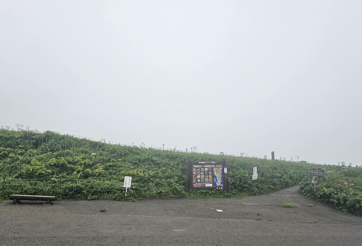 Day3-1 道北的離島 - 花之浮島禮文健行 : 桃岩展望 Day3-1 道北的離島 - 花之浮島禮文健行 : 桃岩展望