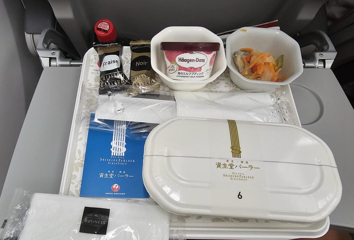 【飛行食記】旭川(AKJ)-東京羽田(HND) by 日本航 【飛行食記】旭川(AKJ)-東京羽田(HND) by 日本航