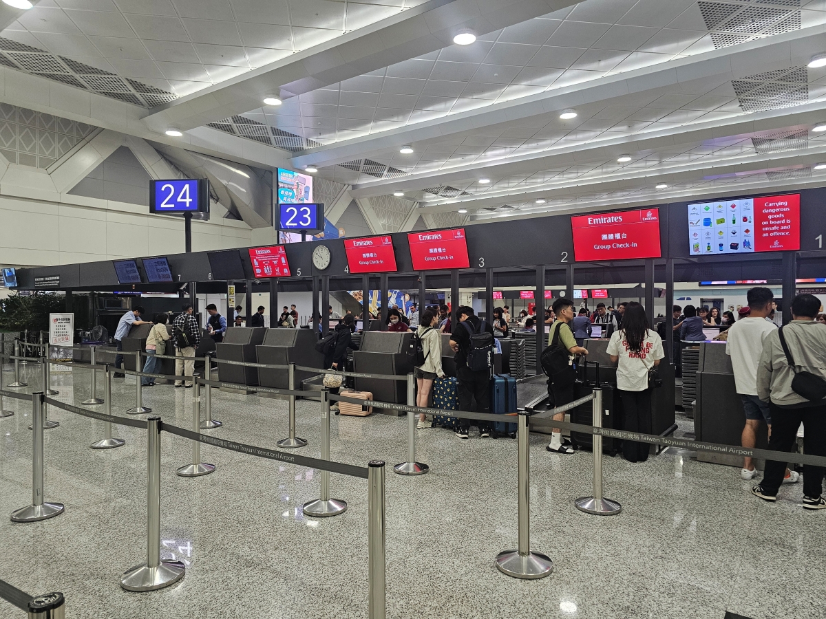 【飛行食記】台北桃園(TPE)-杜拜(DXB) by 阿聯酋航空(A380-800) - 第2張圖 【飛行食記】台北桃園(TPE)-杜拜(DXB) by 阿聯酋航空(A380-800)