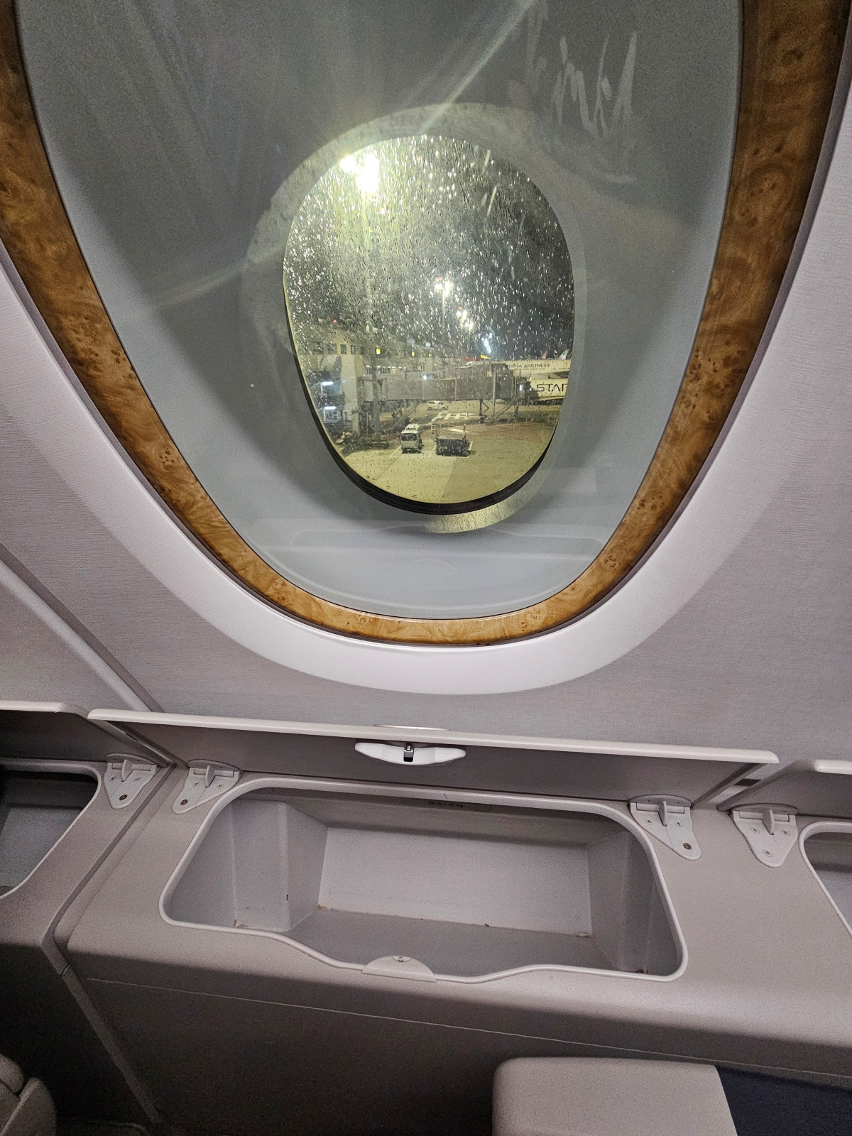 【飛行食記】台北桃園(TPE)-杜拜(DXB) by 阿聯酋航空(A380-800) - 第11張圖 【飛行食記】台北桃園(TPE)-杜拜(DXB) by 阿聯酋航空(A380-800)
