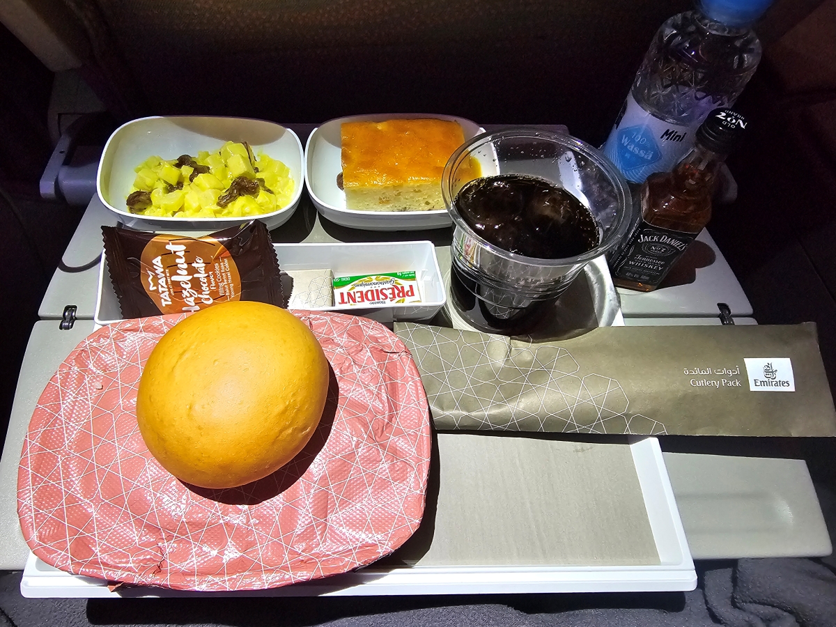 【飛行食記】台北桃園(TPE)-杜拜(DXB) by 阿聯酋航空(A380-800) - 第21張圖 【飛行食記】台北桃園(TPE)-杜拜(DXB) by 阿聯酋航空(A380-800)