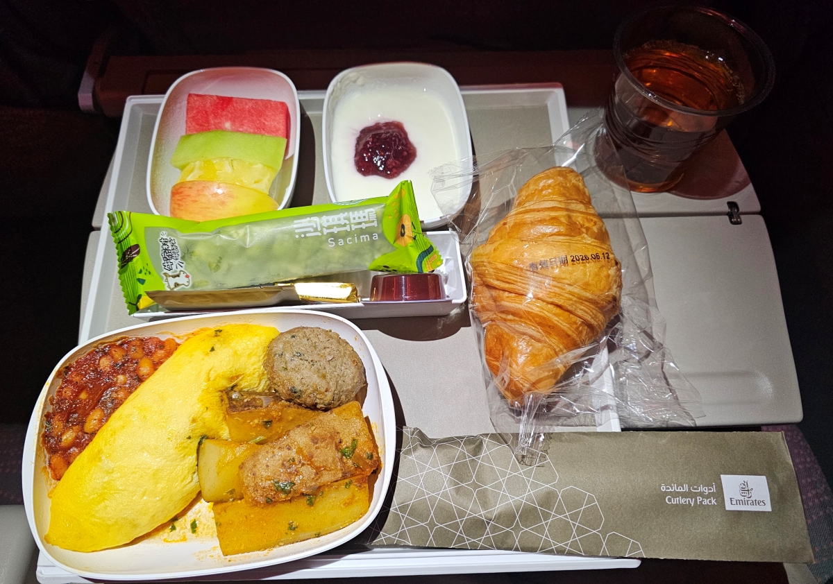【飛行食記】台北桃園(TPE)-杜拜(DXB) by 阿聯酋航空(A380-800) - 第30張圖 【飛行食記】台北桃園(TPE)-杜拜(DXB) by 阿聯酋航空(A380-800)
