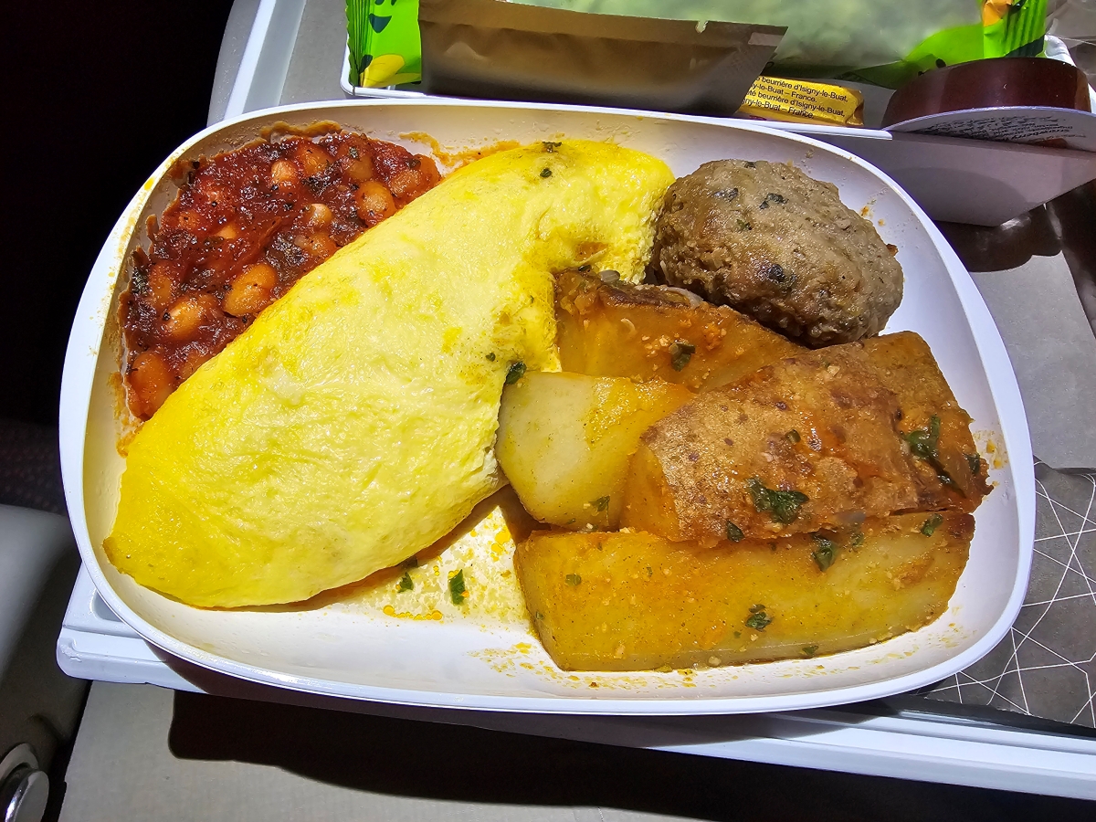 【飛行食記】台北桃園(TPE)-杜拜(DXB) by 阿聯酋航空(A380-800) - 第31張圖 【飛行食記】台北桃園(TPE)-杜拜(DXB) by 阿聯酋航空(A380-800)