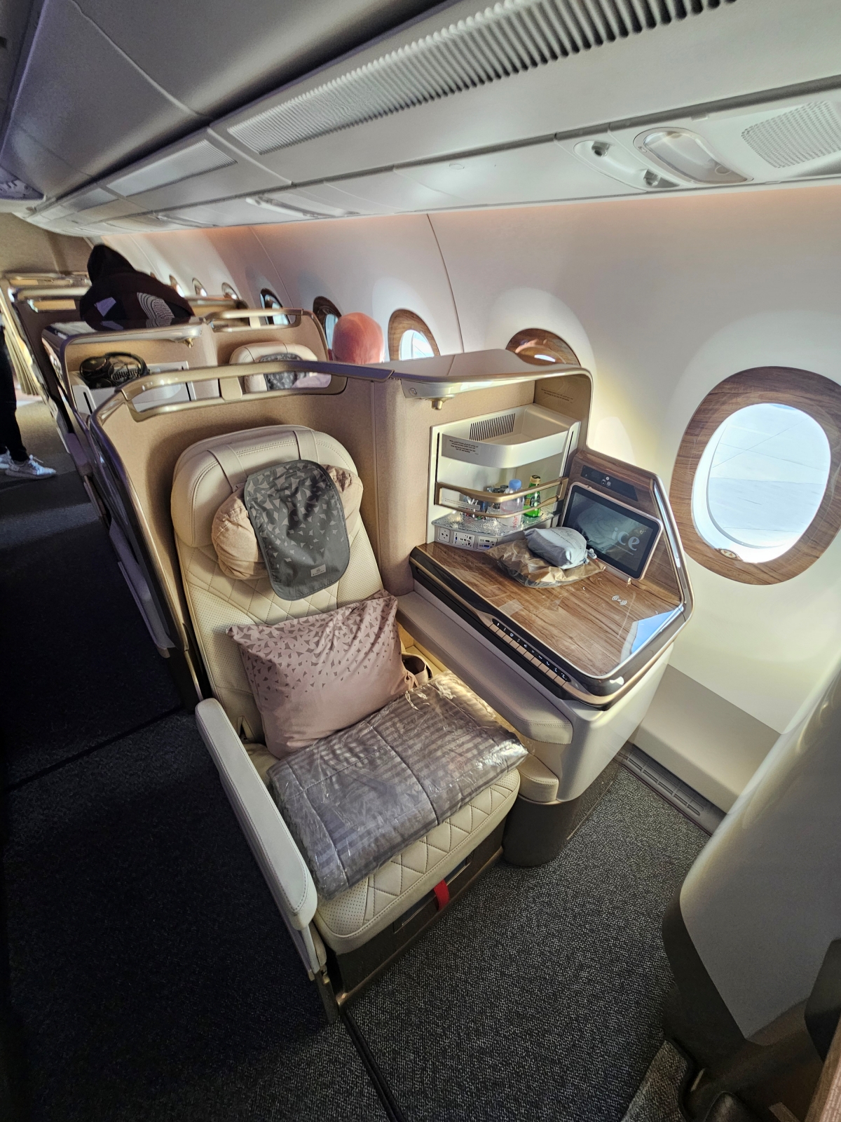 【飛行食記】杜拜(DXB)-奧斯陸(OSL) by 阿聯酋航空豪經艙(A350-900) - 第14張圖 【飛行食記】杜拜(DXB)-奧斯陸(OSL) by 阿聯酋航空豪經艙(A350-900)