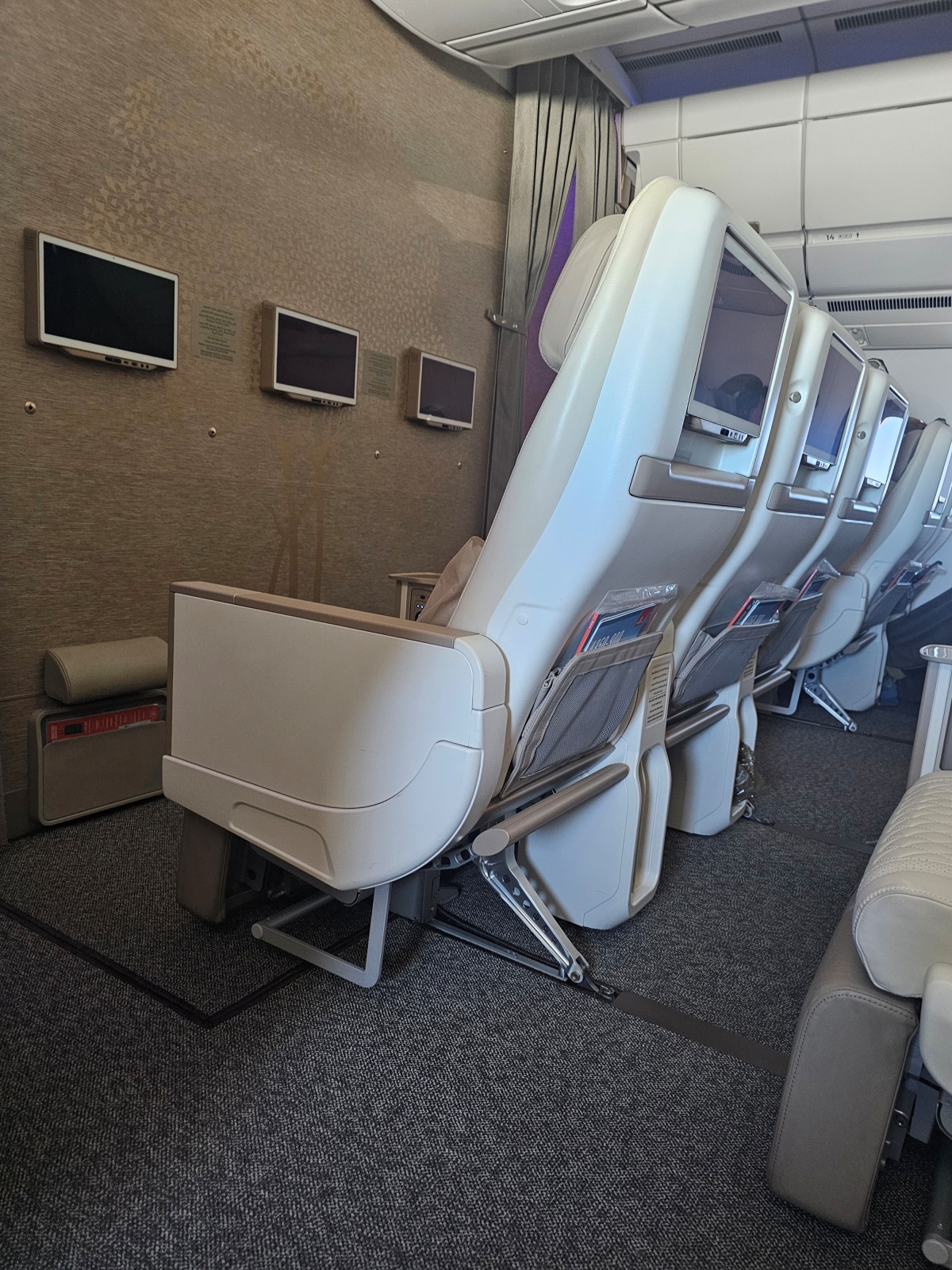【飛行食記】杜拜(DXB)-奧斯陸(OSL) by 阿聯酋航空豪經艙(A350-900) - 第38張圖 【飛行食記】杜拜(DXB)-奧斯陸(OSL) by 阿聯酋航空豪經艙(A350-900)